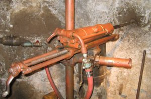 Pneumatic hammer for pounding a drilling steel into the rock wall.
